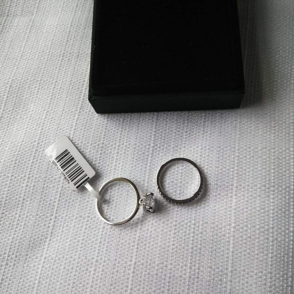 Ladies size 8 ring set - Picture 3 of 4